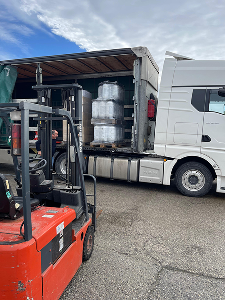 Unloading a truck with beer